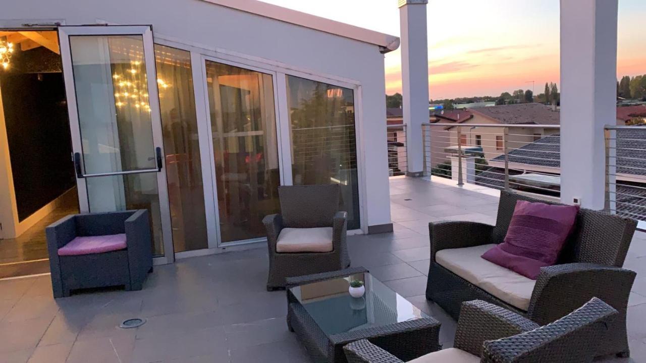 Hotel In - Lounge Room Cazzago  Exterior photo